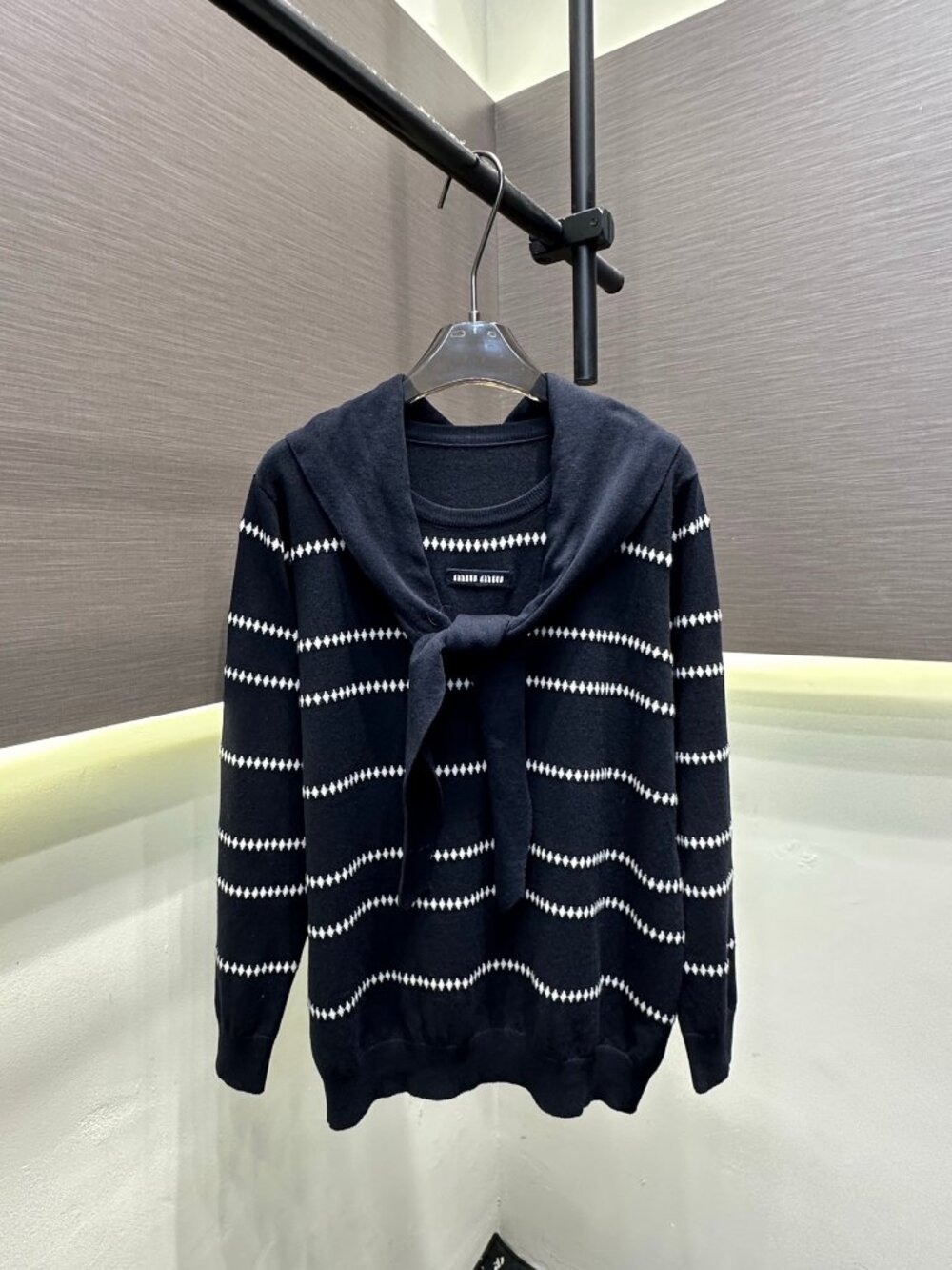 🌟 MIU MIU🌟 black round-neck knitted sweater